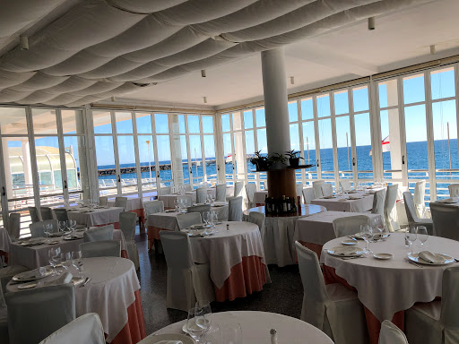 Restaurante Club de Mar Almería - Playa de las Almadrabillas, 04007 Almería, España