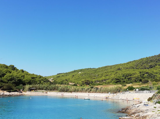 Milna beach