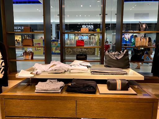 Clothing Store «Burberry Outlet», reviews and photos, 5220 Fashion Outlets Way, Rosemont, IL 60018, USA