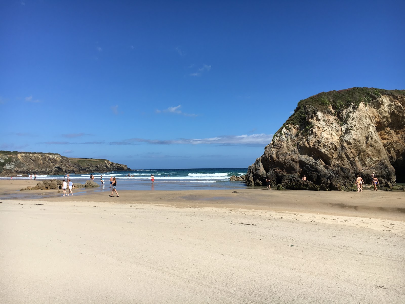 Photo de Plage de Penarronda avec moyenne baie