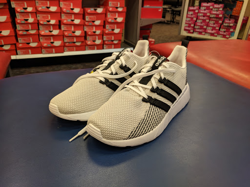 Shoe Store «Shoe Carnival», reviews and photos, 1500 Greentree Blvd, Clarksville, IN 47129, USA