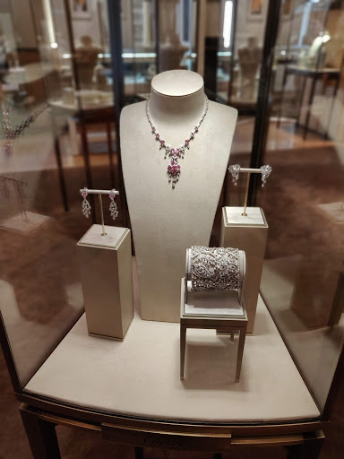 Jewelry Store «Cartier», reviews and photos, 370 N Rodeo Dr, Beverly Hills, CA 90210, USA