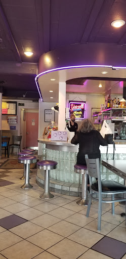American Restaurant «The Purple Cow Restaurant», reviews and photos, 8026 Cantrell Rd, Little Rock, AR 72227, USA