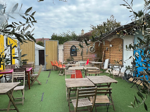 Sandycove Store & Yard