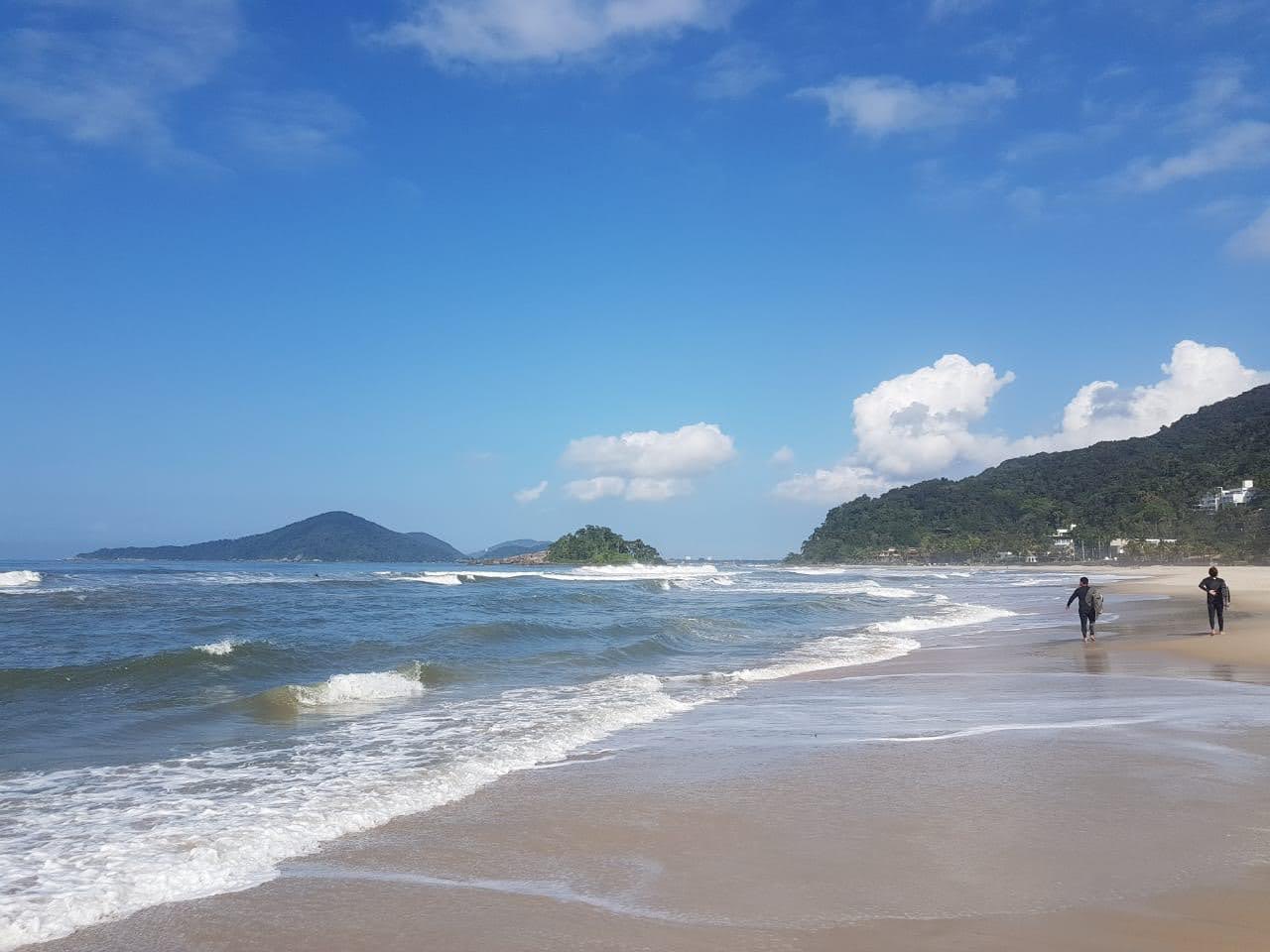 Foto de Praia de Sao Pedro com reto e longo