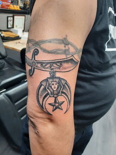 Tattoo Shop «Red Octopus Tattoos & Body Piercings», reviews and photos, 7465 Annapolis Rd, Hyattsville, MD 20784, USA