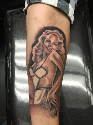 Tattoo Shop «Chez Bippy Tattoo Studio», reviews and photos, 101 S Harbor Blvd, Fullerton, CA 92832, USA