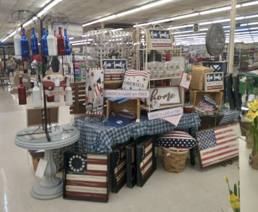 Home Goods Store «Trees n Trends - Henderson, KY», reviews and photos, 1900 US-41 #7, Henderson, KY 42420, USA