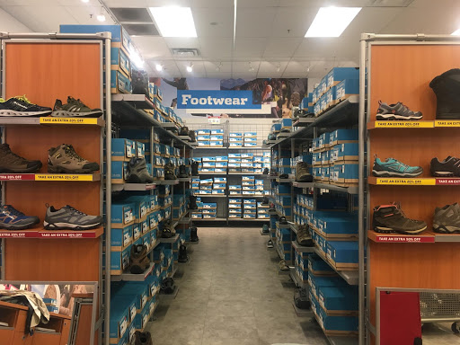 Sportswear Store «Columbia Sportswear Store - Gilroy, CA», reviews and photos, 681 Leavesley Rd d135, Gilroy, CA 95020, USA