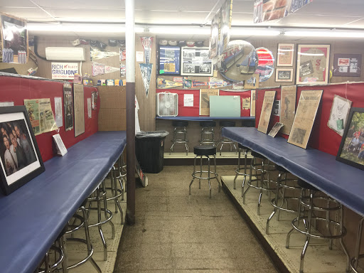 Grocery Store «B&B Grocery, Meat & Deli», reviews and photos, 2001 SE 6th St, Des Moines, IA 50315, USA