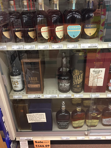 Beer Store «Family Beer & Liquor Store», reviews and photos, 20200 US Rte 20 Frontage Rd, East Dubuque, IL 61025, USA