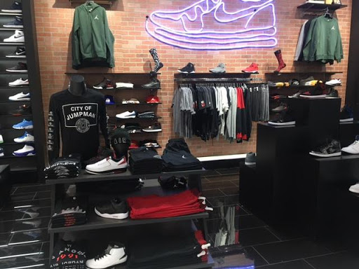 Shoe Store «Shoe Palace», reviews and photos, 239 Los Cerritos Center Suite 114, Cerritos, CA 90703, USA