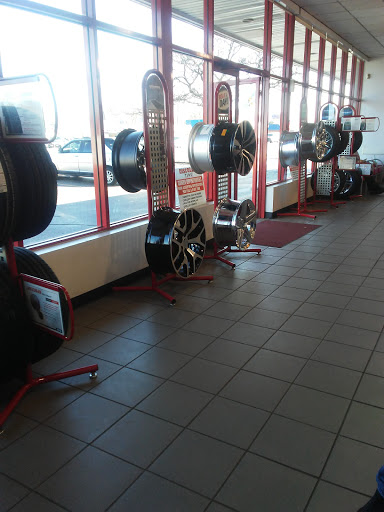 Tire Shop «Discount Tire Store - Center Line, MI», reviews and photos, 26805 Van Dyke, Center Line, MI 48015, USA