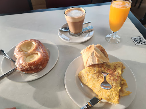 Comida y bebida