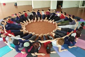 YOGALIU image