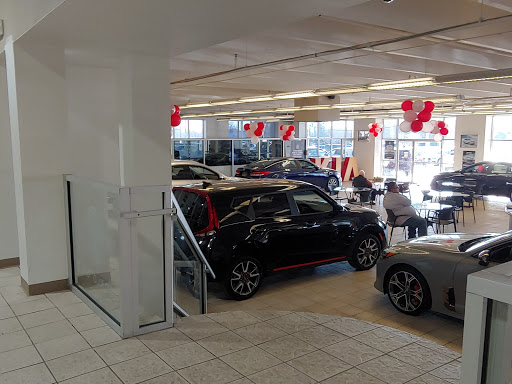 Car Dealer «World Car Kia South», reviews and photos, 7915 Interstate 35 Access Rd, San Antonio, TX 78224, USA