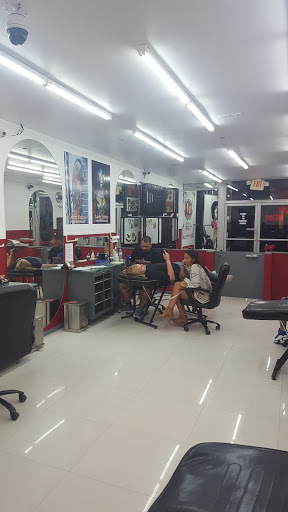 Tattoo Shop «Lucky Tattoo», reviews and photos, 1639 Washington Ave, Miami Beach, FL 33139, USA
