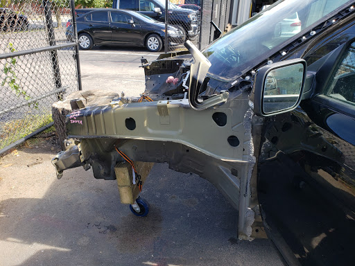 Auto Body Shop «Dodson-Williams Auto Body», reviews and photos, 502 W Walnut St, Springfield, MO 65806, USA