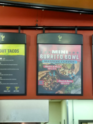 Mexican Restaurant «QDOBA Mexican Eats», reviews and photos, 910 Holiday Dr #3, Moorhead, MN 56560, USA