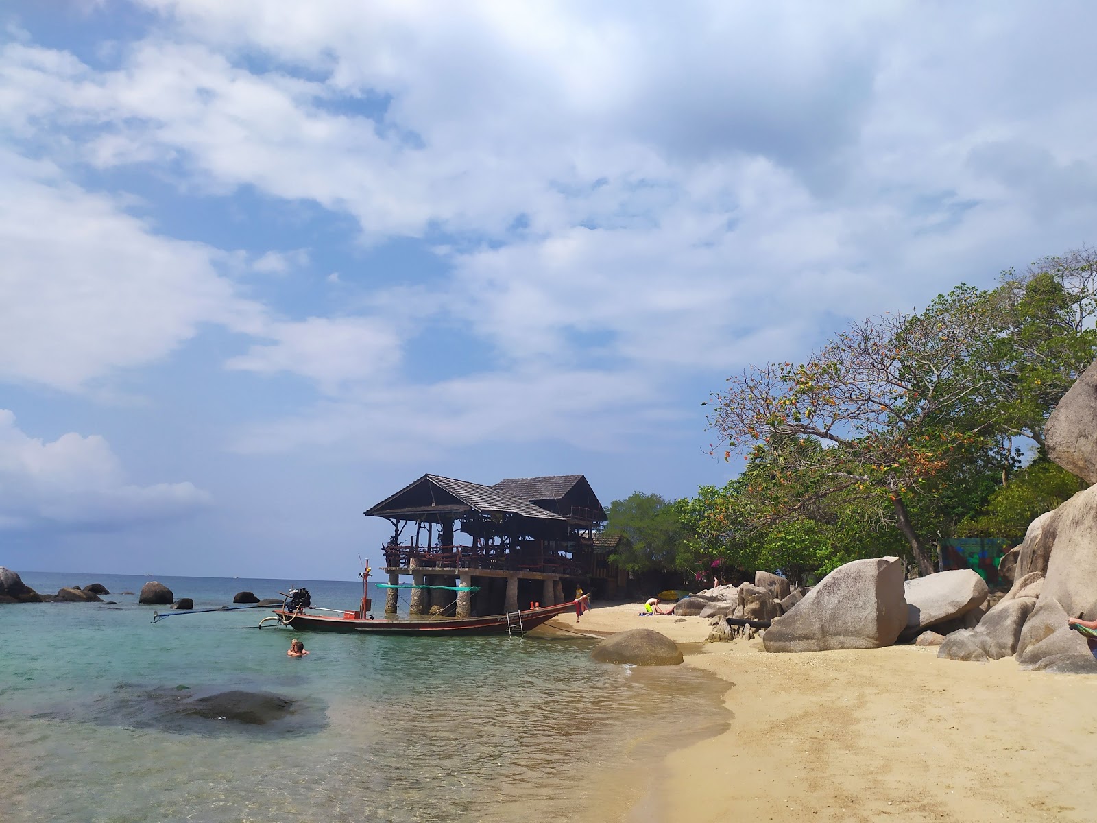 Foto von Sai Nuan Beach und die siedlung