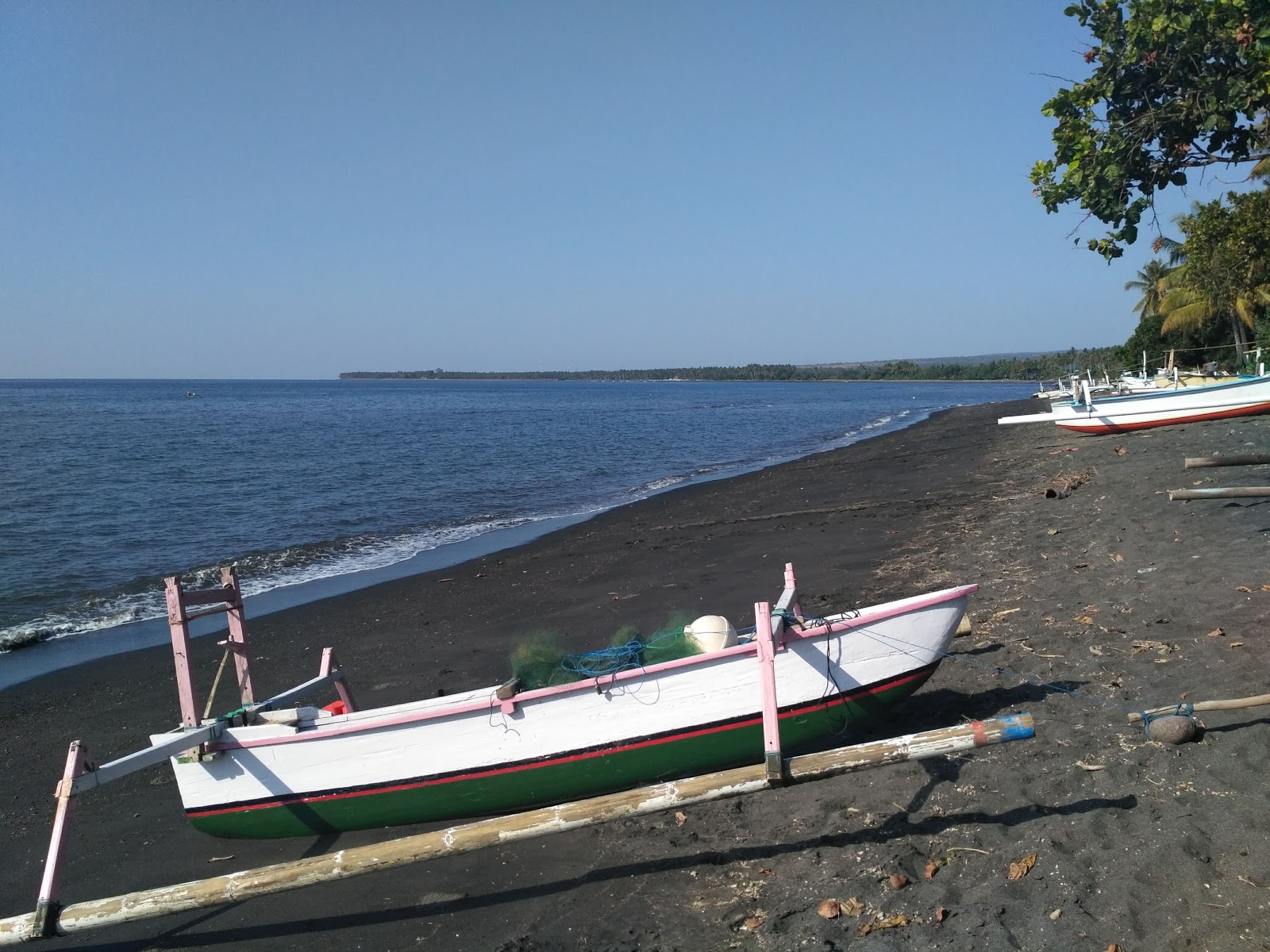 Foto af Tasola Beach med lang lige kyst