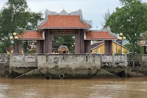 Binh Thuy Temple image