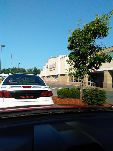 Grocery Store «Hannaford Supermarket», reviews and photos, 305 Sandown Rd, East Hampstead, NH 03826, USA