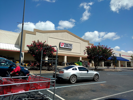 Tractor Supply Co., 2600 Pepperell Pkwy, Opelika, AL 36801, USA, 
