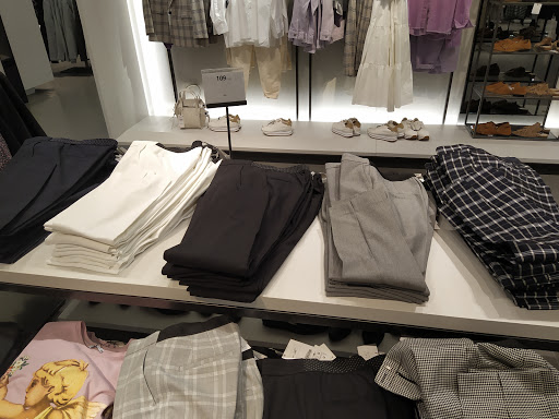 Stores to buy women's plaid pants Warsaw