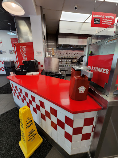 Shopping Mall «Gateway Shopping Center», reviews and photos, 221 E Swedesford Rd, Wayne, PA 19087, USA