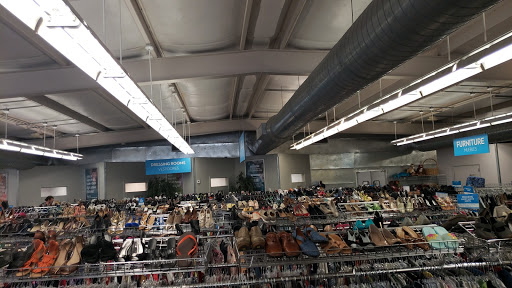 Thrift Store «Goodwill Central Texas Lake Austin Store», reviews and photos, 701 Newman Dr, Austin, TX 78703, USA