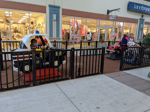Shopping Mall «Cincinnati Premium Outlets», reviews and photos, 400 Premium Outlets Dr, Monroe, OH 45050, USA