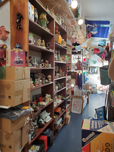 Thrift Store «Rag & Bone Thrift Shop», reviews and photos, 1011 7th Ave, Seaside, OR 97138, USA