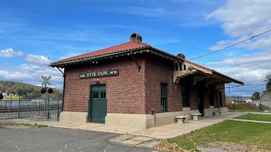 Hyde Park Station