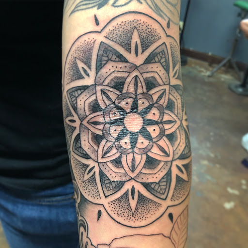 Tattoo Shop «The Tattoo Room», reviews and photos, 2315 Kuehner Dr #111, Simi Valley, CA 93063, USA