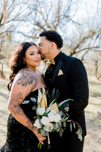 Bridal Shop «Strut Bridal Salon - Sizes 12+», reviews and photos, 226 W Southern Ave, Tempe, AZ 85282, USA