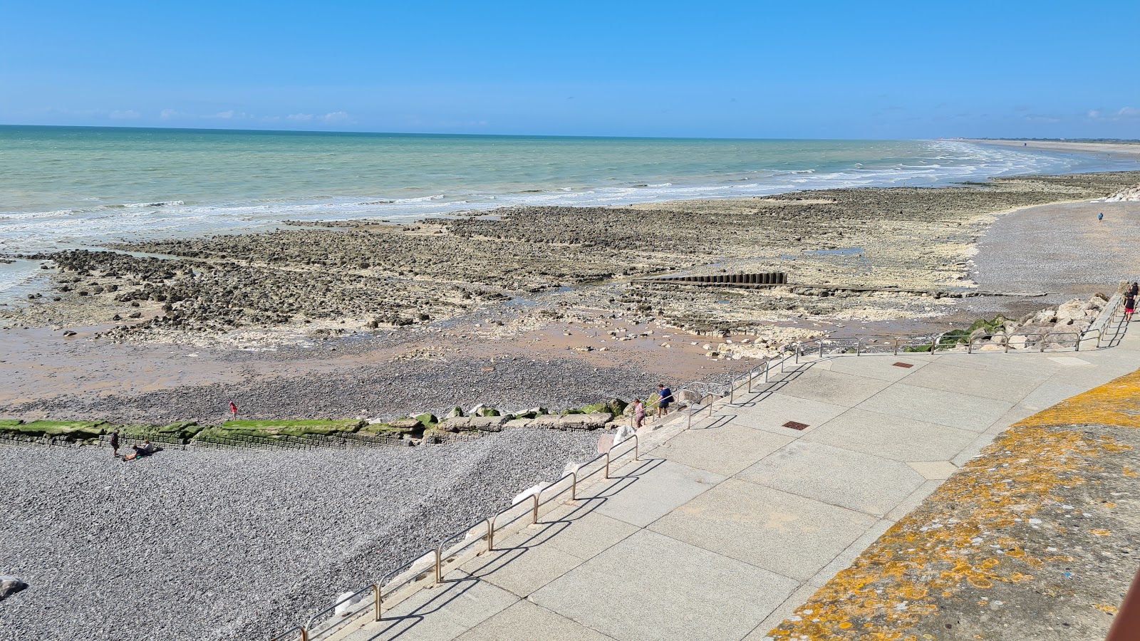 Foto von Ault Strand mit türkisfarbenes wasser Oberfläche