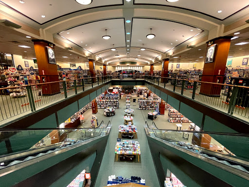 Book Store «Barnes & Noble», reviews and photos, 7 Holyoke St, Holyoke, MA 01040, USA