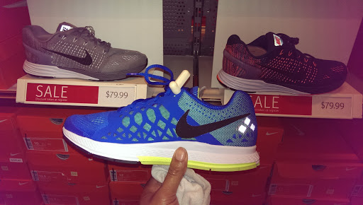 Clothing Store «Nike Factory Store», reviews and photos, 4101 S Carrollton Ave, New Orleans, LA 70119, USA