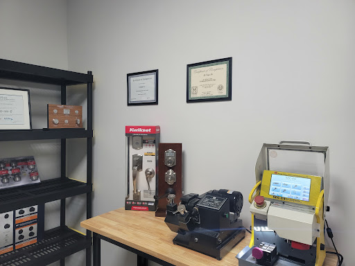 Locksmith «Avi G Locksmith», reviews and photos, 2346 Winkler Ave h103, Fort Myers, FL 33901, USA