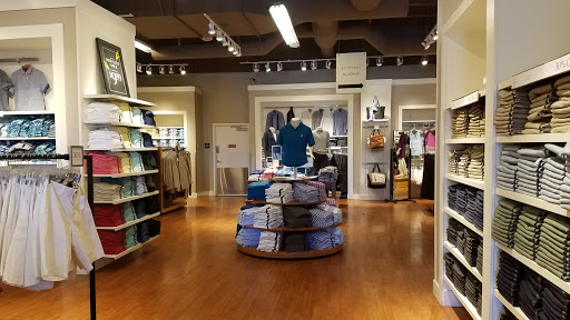 Clothing Store «Banana Republic Factory Store», reviews and photos, 681 Leavesley Rd, Gilroy, CA 95020, USA