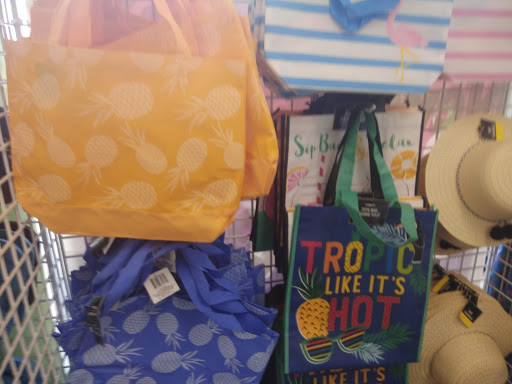 Dollar Store «Dollar Tree», reviews and photos, 12533 Olive Blvd, Creve Coeur, MO 63141, USA