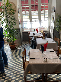 Atmosphère du Restaurant français Au Bon Accueil à Septeuil - n°1