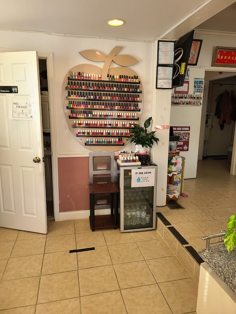 Q Q Nail Salon 19004
