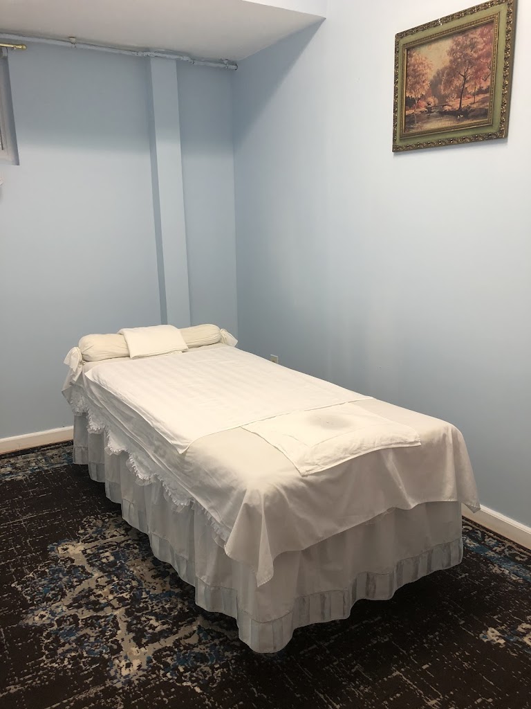 Chuen Cheng Massage 08904