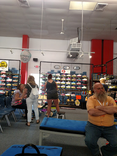 Running Store «Peak Performance - The Running Store», reviews and photos, 519 N 78th St, Omaha, NE 68114, USA