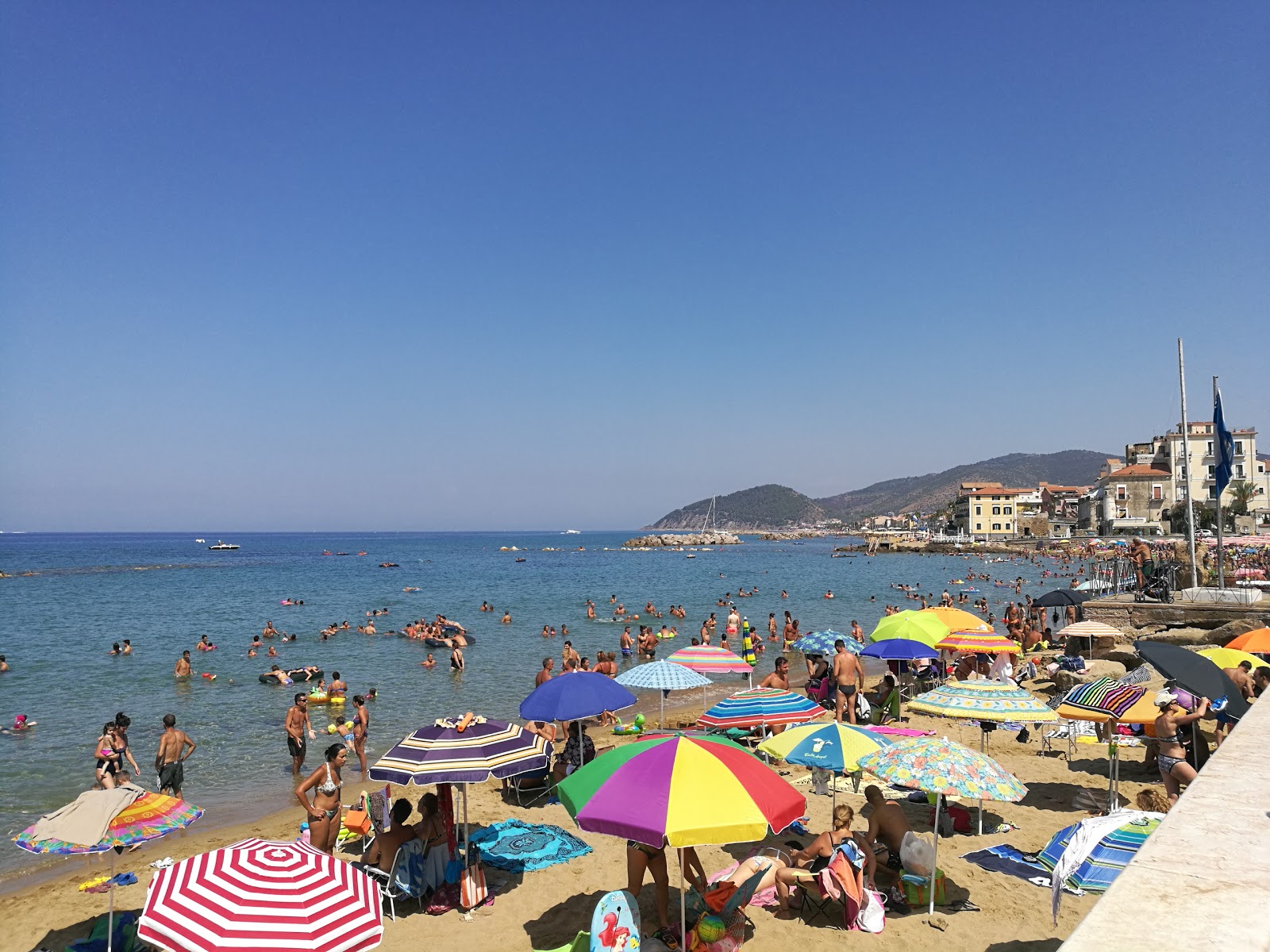 Foto af Marina Piccola beach delvist hotelområde