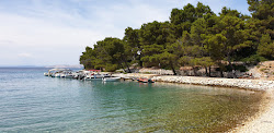 Zdjęcie Arta Beach poparte klifami
