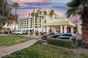 Holiday Inn & Suites Phoenix-Mesa/Chandler, an IHG Hotel image