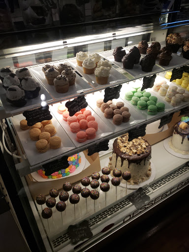 Restaurant «Browndog Treats, Drinks, & Eats», reviews and photos, 120 E Main St, Northville, MI 48167, USA